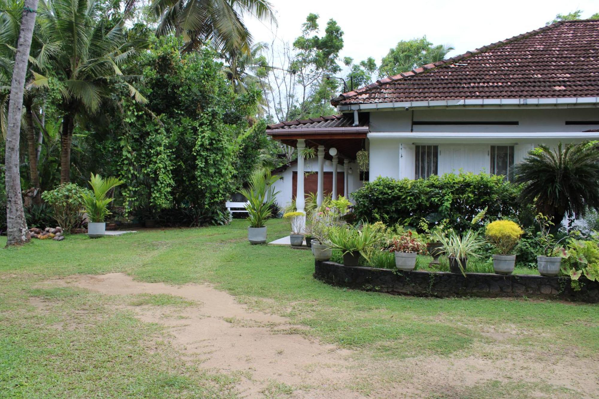 Hotel Sun&Surf Rest Ahangama Exterior foto